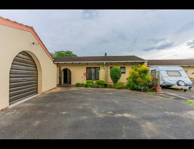 3 BEDROOM TOWNHOUSE FOR SALE IN THE WOLDS
